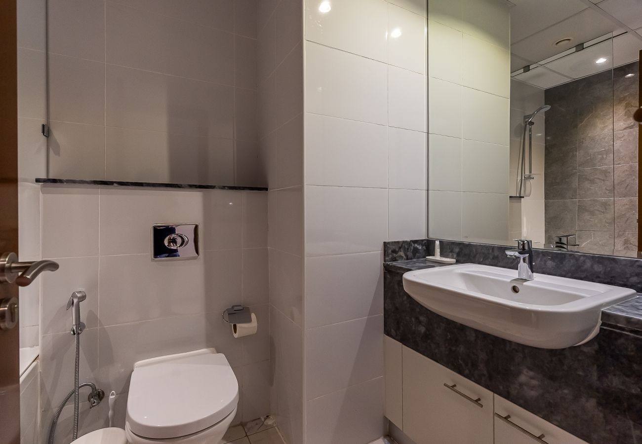 Apartment in Dubai - Spacious 3BDR + maid room / Business Bay