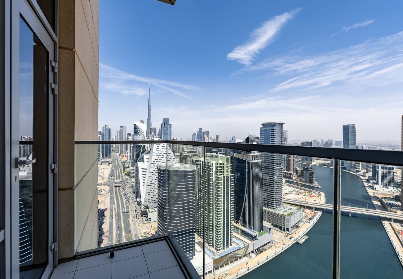 Apartment in Dubai - Spacious 3BDR + maid room / Business Bay