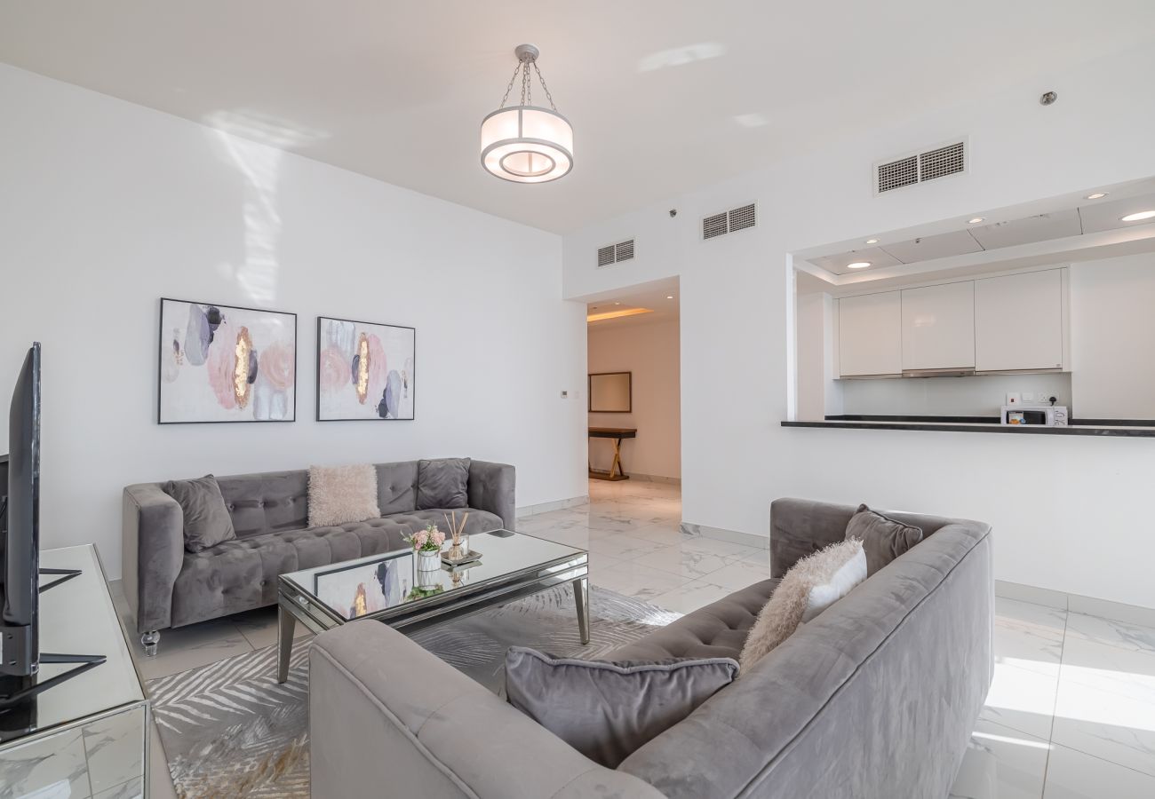 Apartment in Dubai - Spacious 3BDR + maid room / Business Bay 