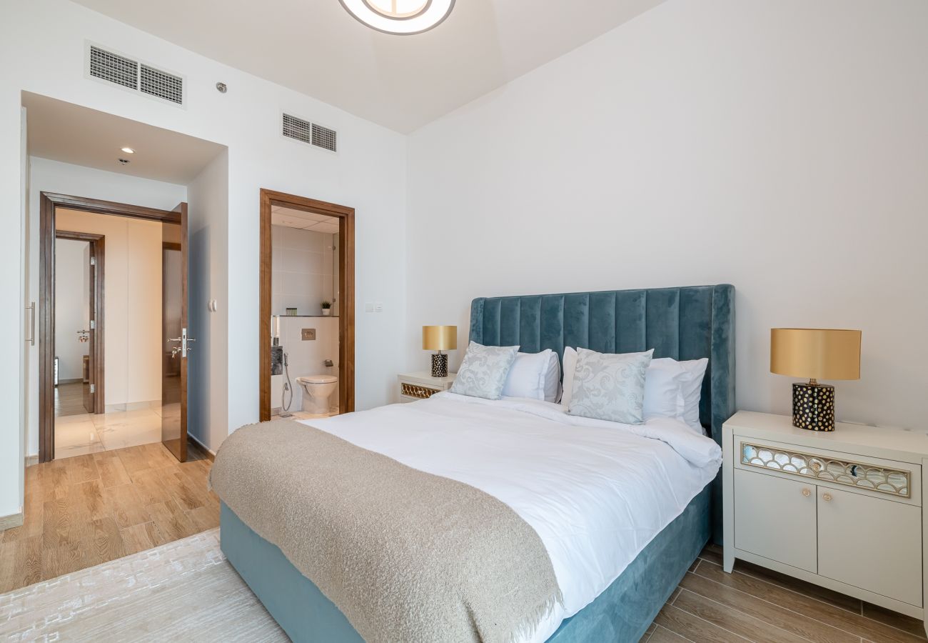 Apartment in Dubai - Spacious 3BDR + maid room / Business Bay 