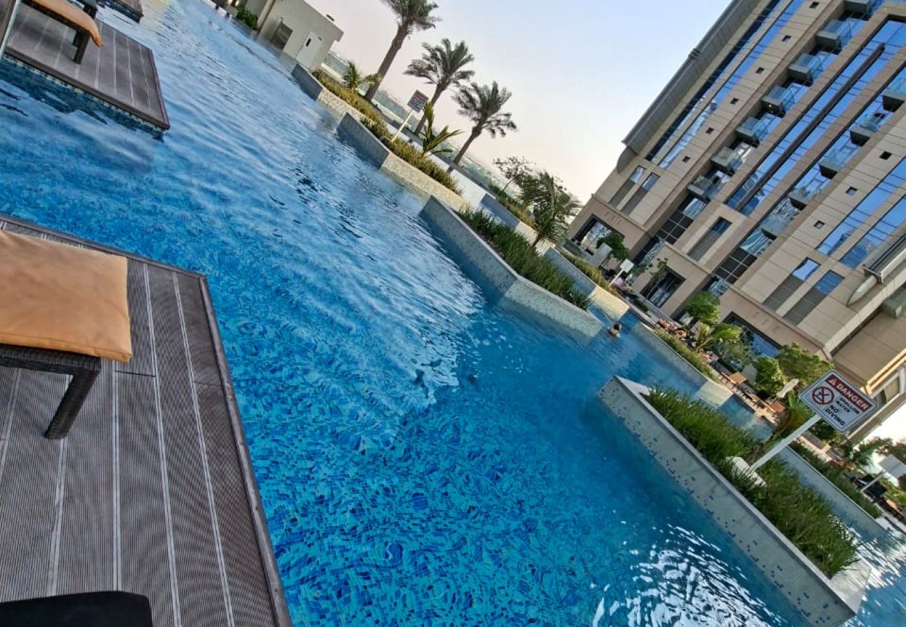 Apartment in Dubai - Spacious 3BDR + maid room / Business Bay 