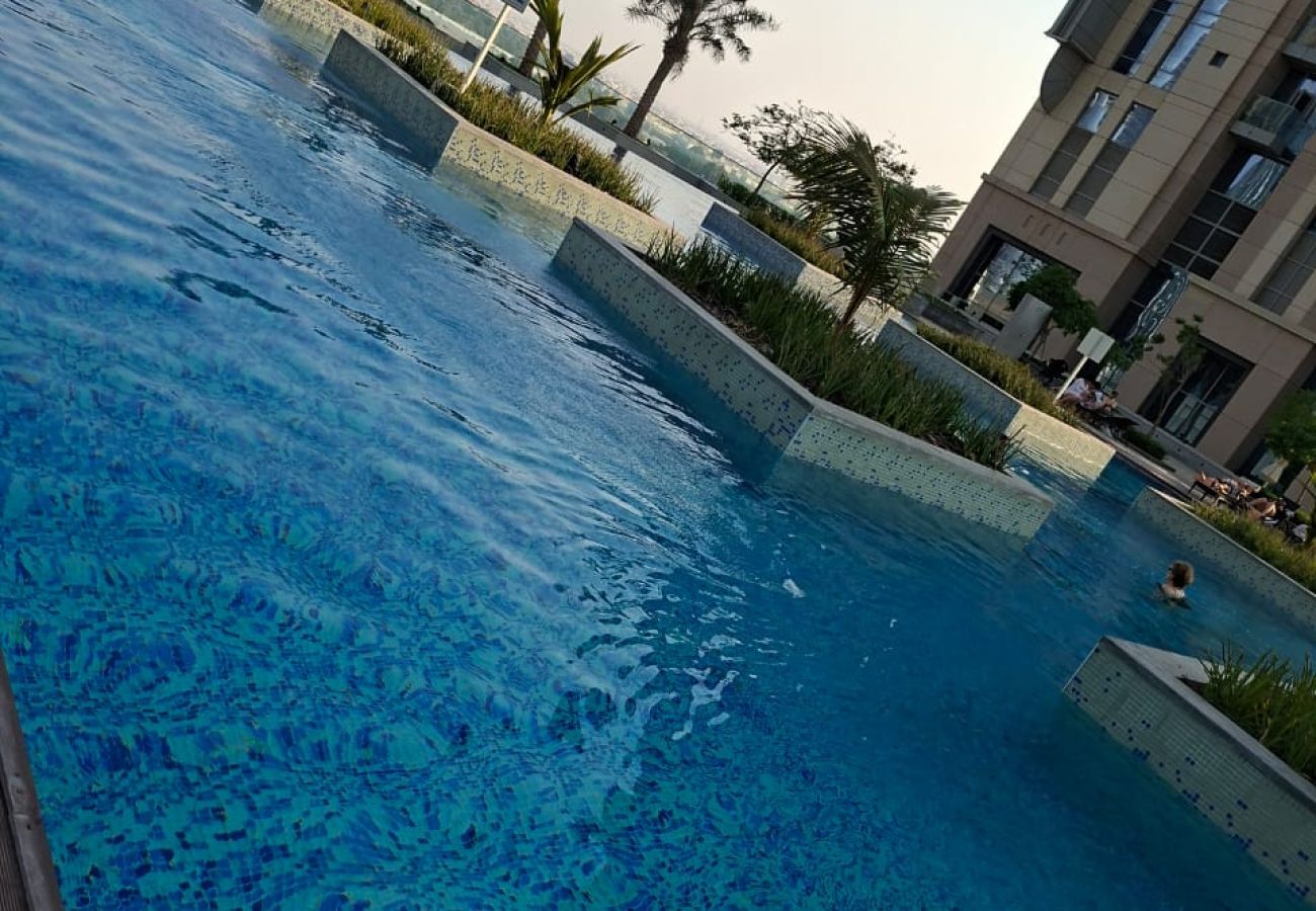 Apartment in Dubai - Spacious 3BDR + maid room / Business Bay 