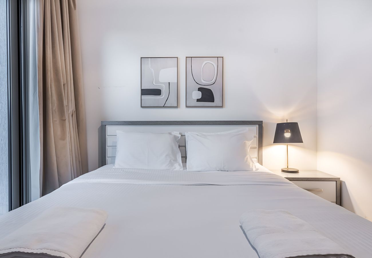 Apartment in Dubai - Spacious 1 Bedroom Apartment in Creek Sobha