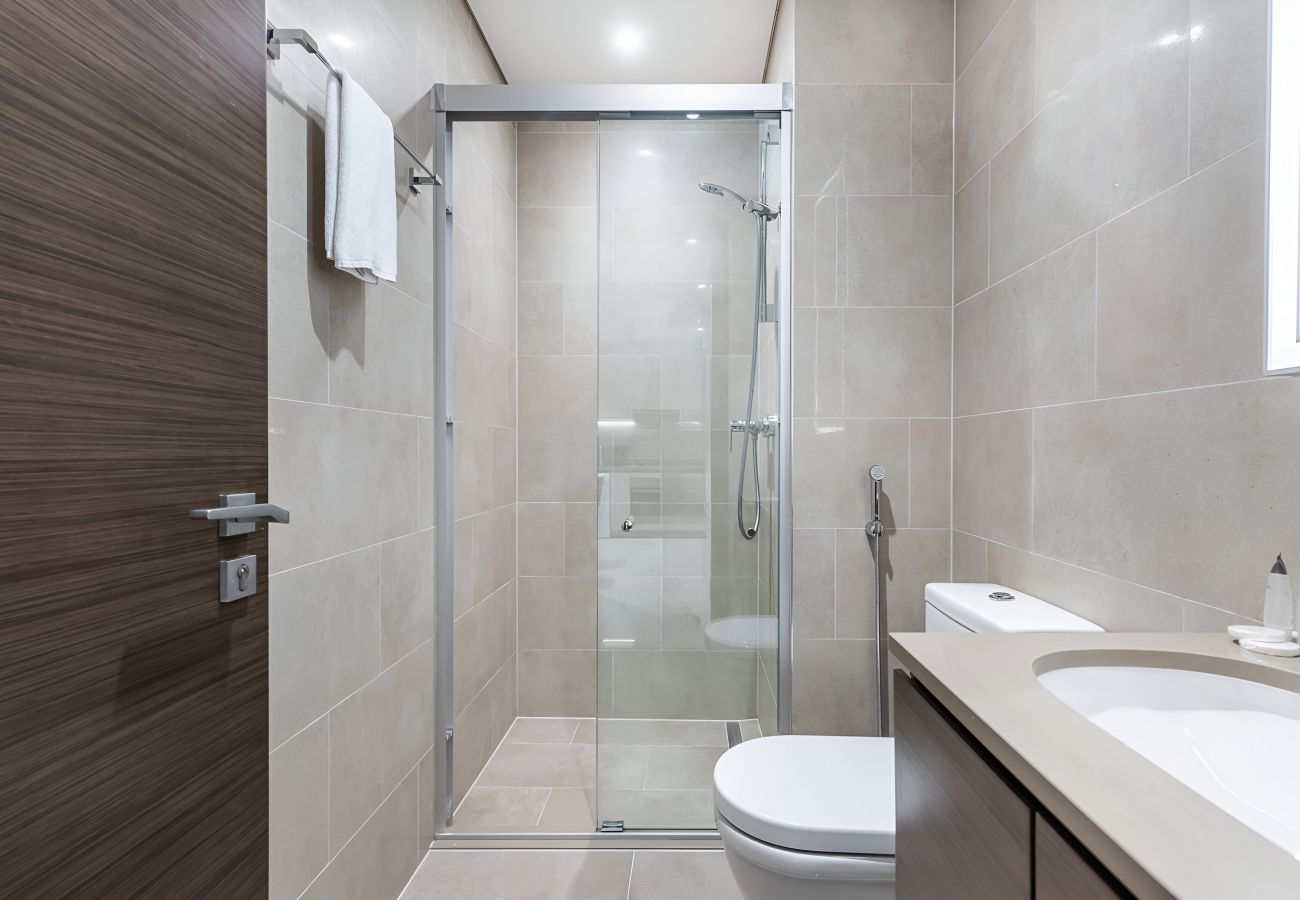 Apartment in Dubai - Spacious 1 Bedroom Apartment in Creek Sobha