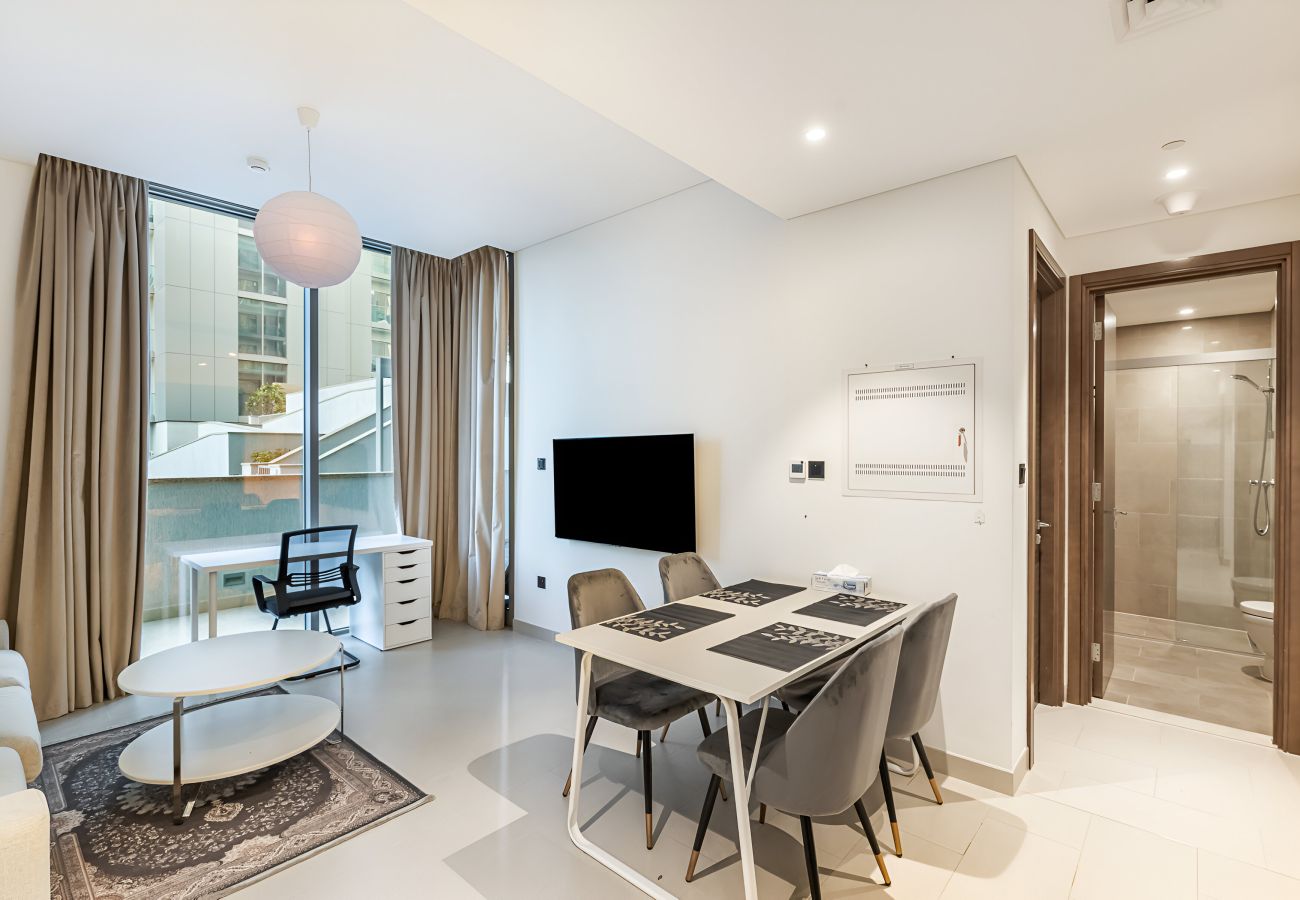 Apartment in Dubai - Spacious 1 Bedroom Apartment in Creek Sobha