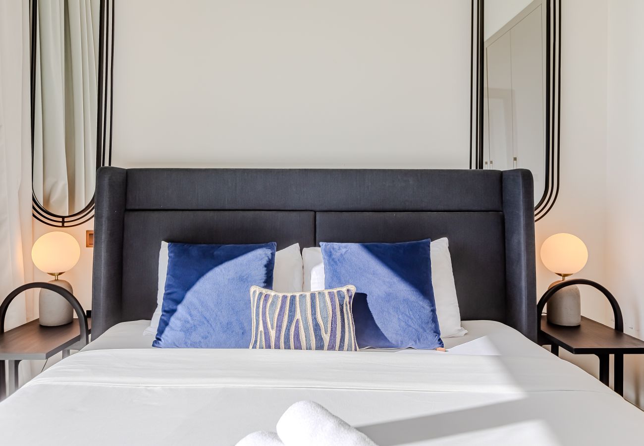 Apartment in Dubai - Modern & Cozy 1 BDR apartment with Burj Khalifa views