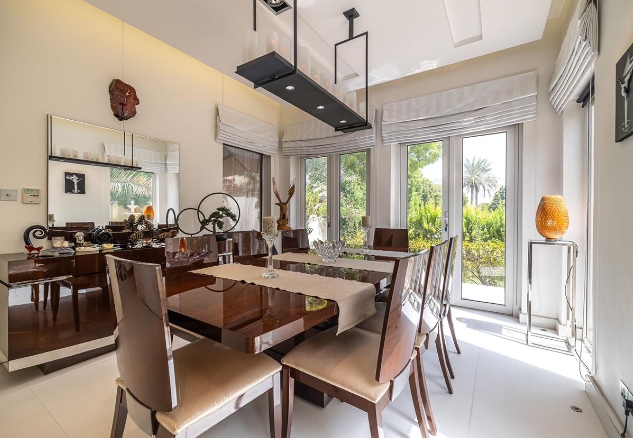 Apartment in Dubai -  Luxury Villa in The Springs with Private Garden 