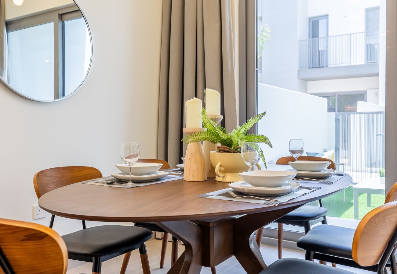 Apartment in Dubai - Elegant villa with 3 BDR I Maid Room I Garden /B51