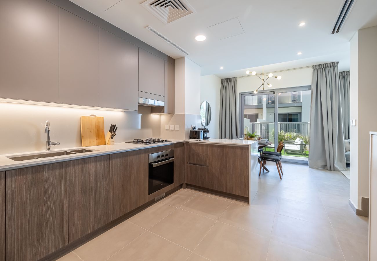 Apartment in Dubai - Elegant villa with 3 BDR I Maid Room I Garden /B51