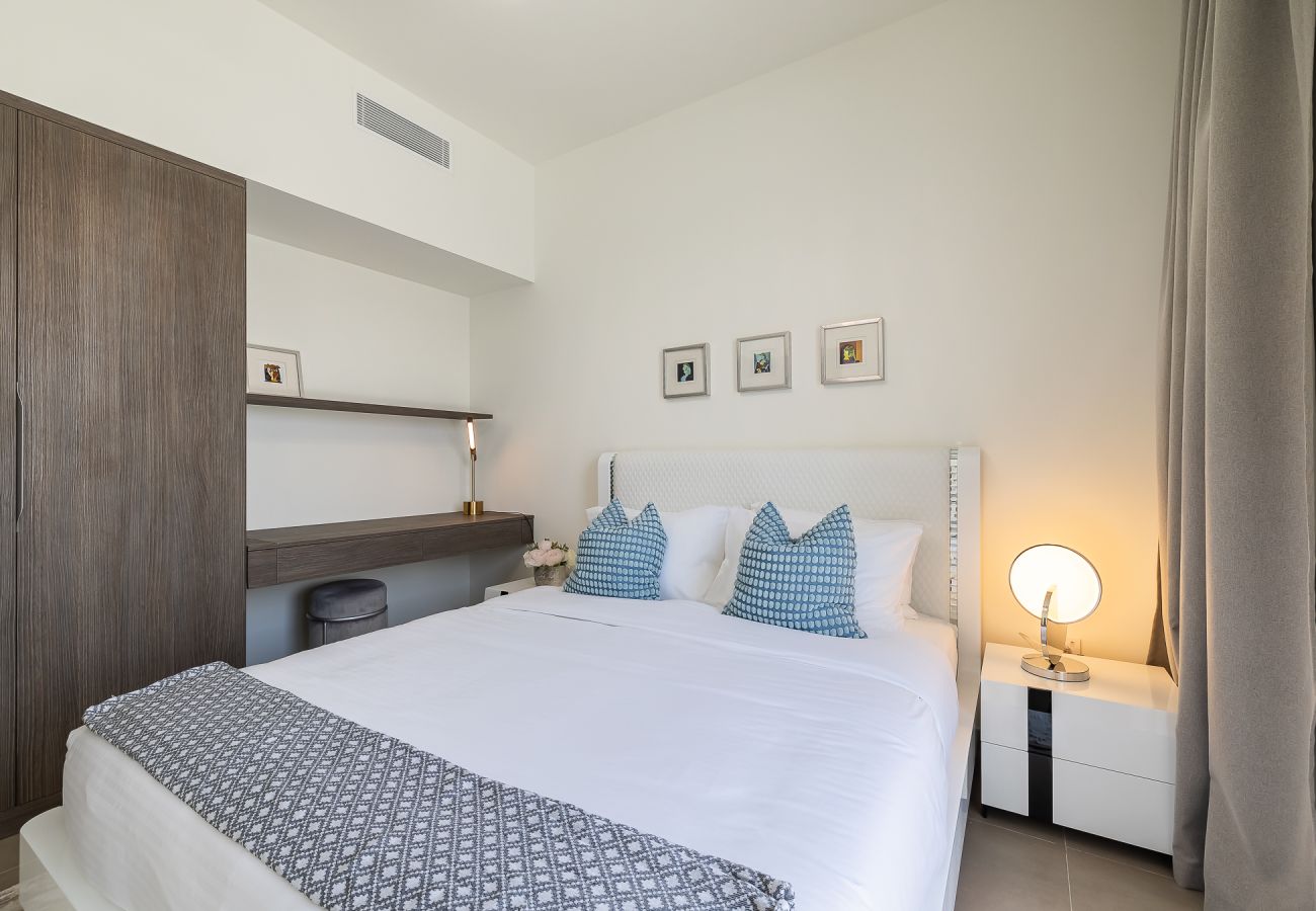 Apartment in Dubai - Elegant villa with 3 BDR I Maid Room I Garden /B51