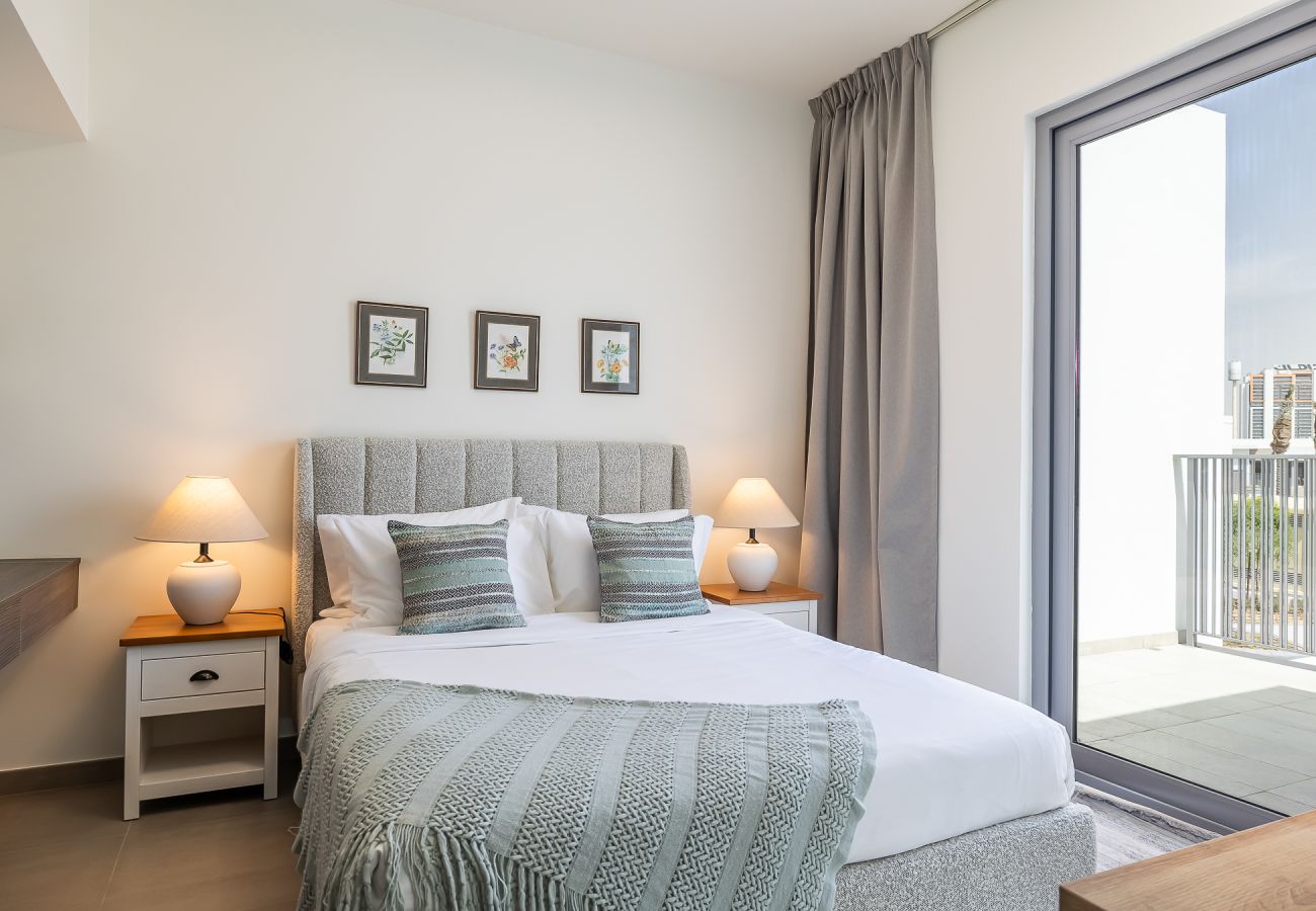 Apartment in Dubai - Elegant villa with 3 BDR I Maid Room I Garden /B67