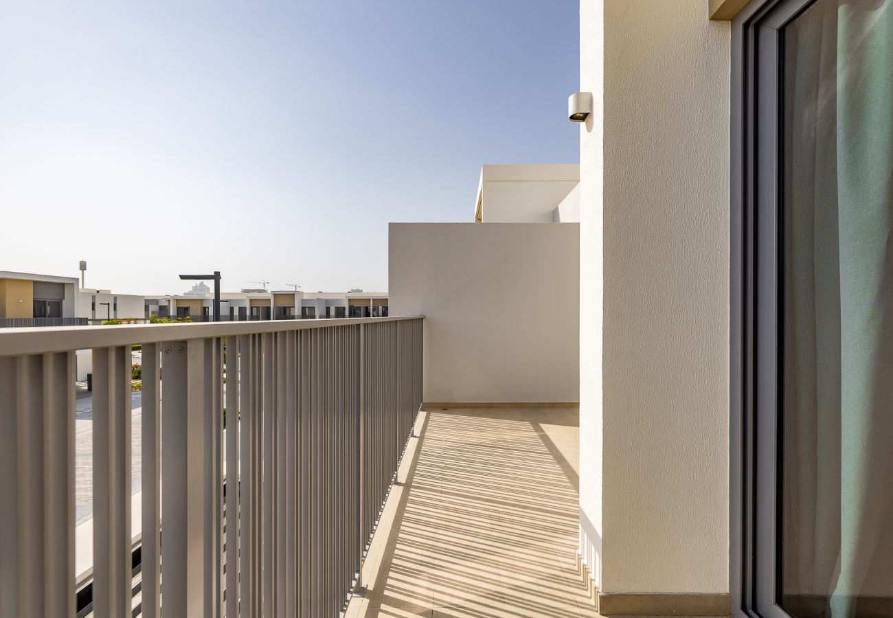 Apartment in Dubai - Modern 3-Bedroom Villa with Garden | Tilal Al Ghaf | Family-Friendly / B245