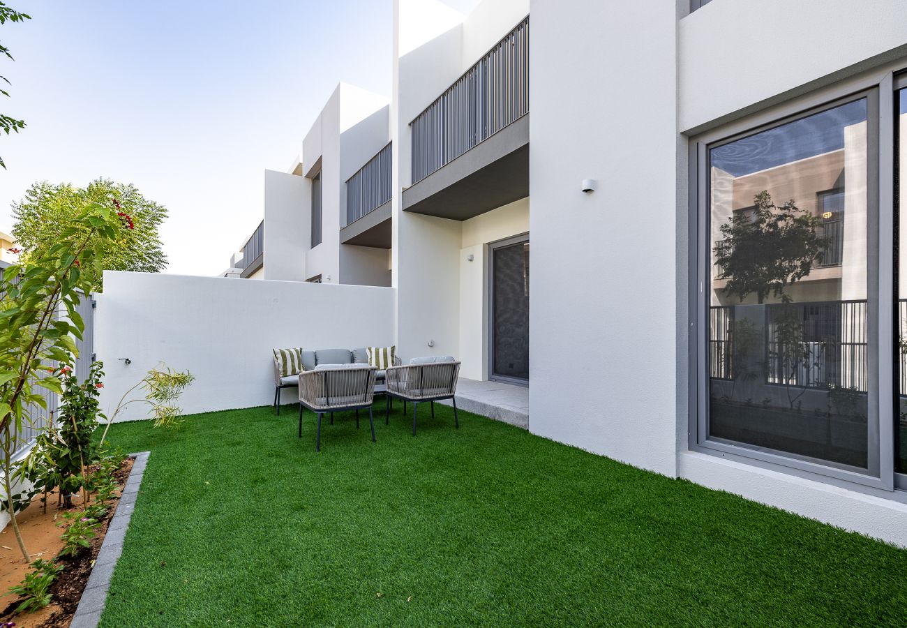Apartment in Dubai - Modern 3-Bedroom Villa with Garden | Tilal Al Ghaf | Family-Friendly / B245