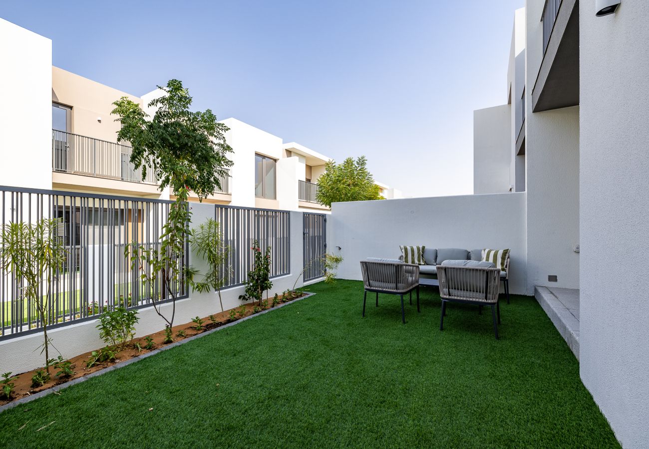 Apartment in Dubai - Modern 3-Bedroom Villa with Garden | Tilal Al Ghaf | Family-Friendly / B245
