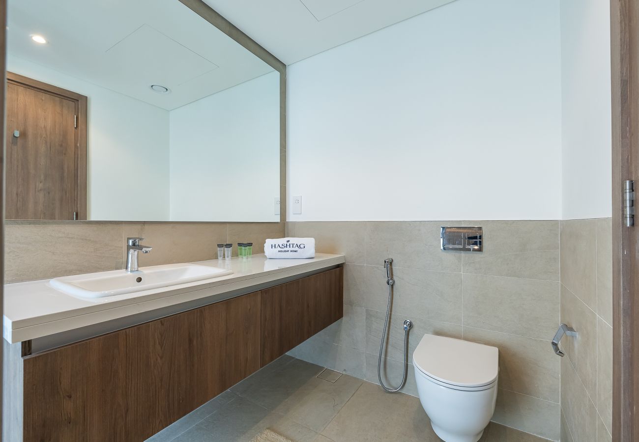 Apartment in Dubai - Exquisite 3-Bedroom Villa in Tilal Al Ghaf with Private Garden and Modern Amenities I B329