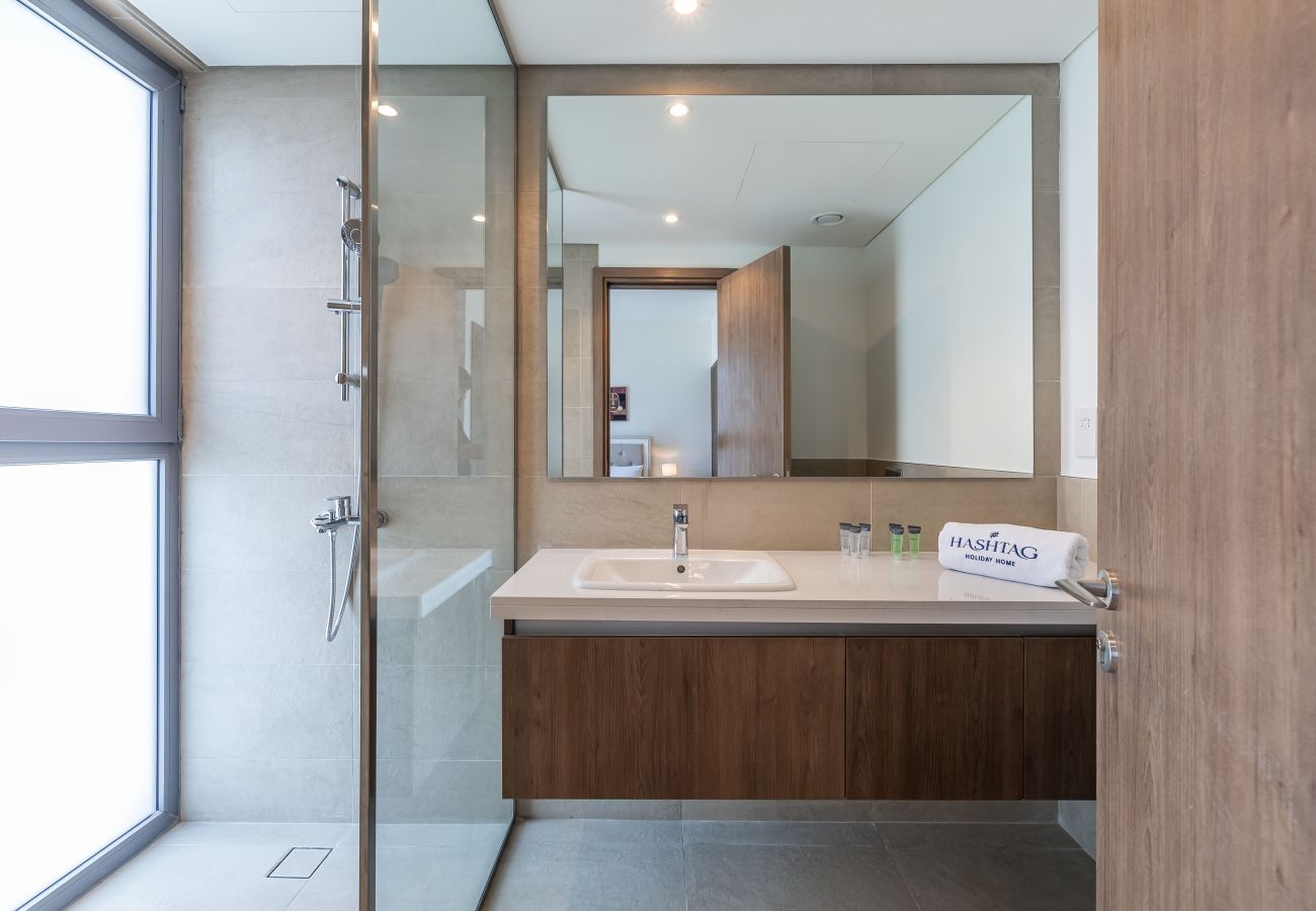 Apartment in Dubai - Exquisite 3-Bedroom Villa in Tilal Al Ghaf with Private Garden and Modern Amenities I B329