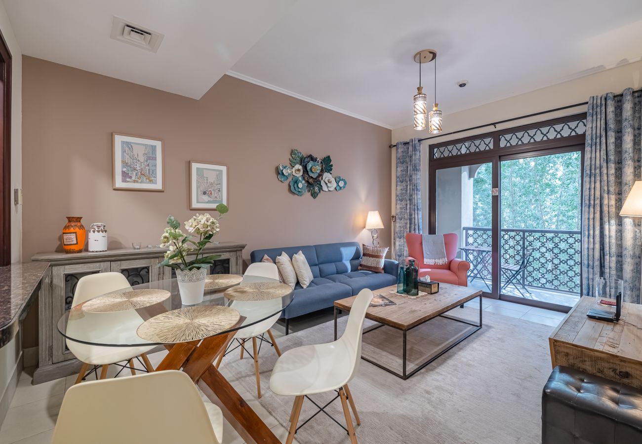 Apartment in Dubai - Beautiful 1 Bedroom Apartment/Close to Dubai Mall