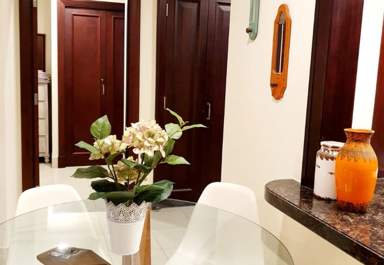 Apartment in Dubai - Beautiful 1 Bedroom Apartment/Close to Dubai Mall