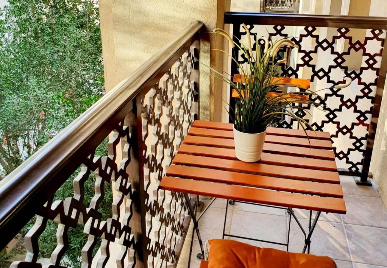 Apartment in Dubai - Beautiful 1 Bedroom Apartment/Close to Dubai Mall