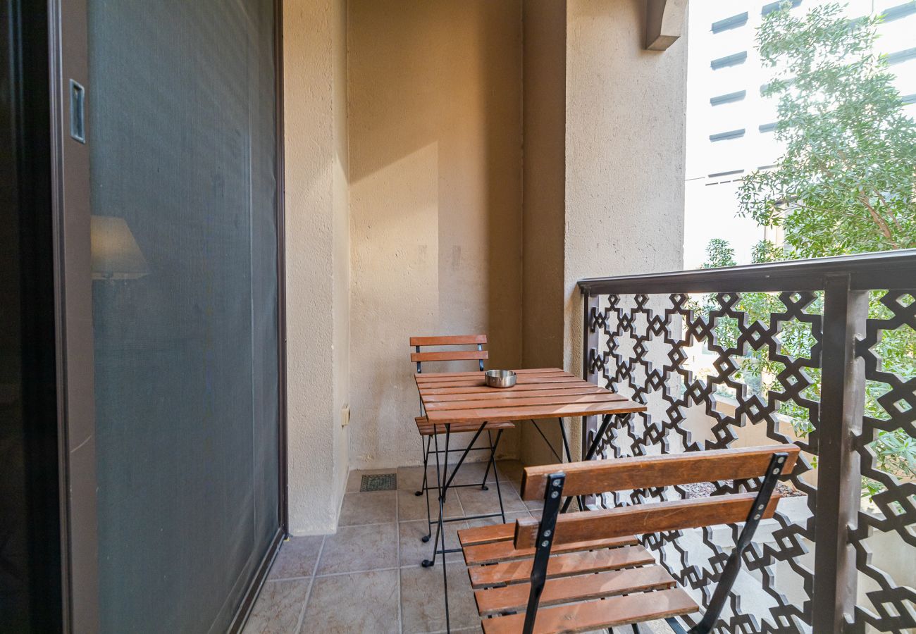 Apartment in Dubai - Beautiful 1 Bedroom Apartment/Close to Dubai Mall