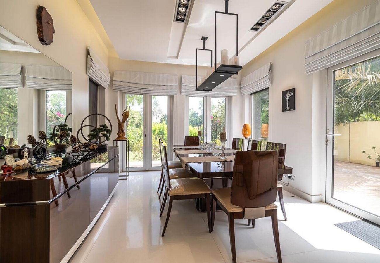 Villa in Dubai -  Luxury Villa in The Springs with Private Garden 