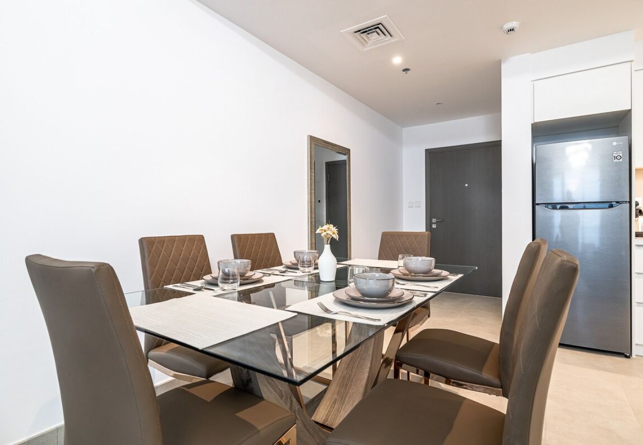 Apartment in Dubai - HHH - Spacious 2BDR Apartment  / Lagoons View / Close to the Airport 
