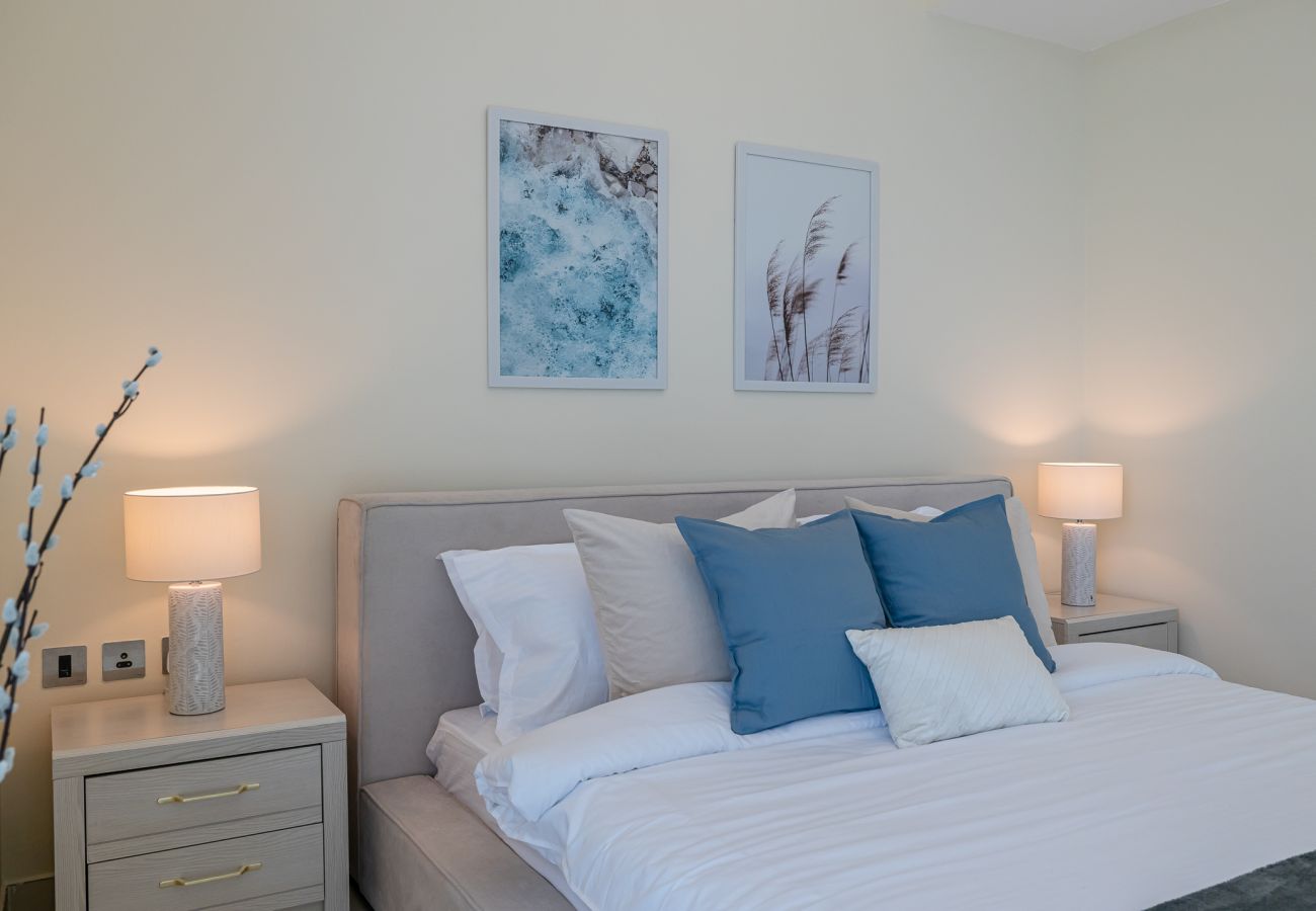 Apartment in Dubai - 117 / 2BDR + maid room / Sea view /Beach access  