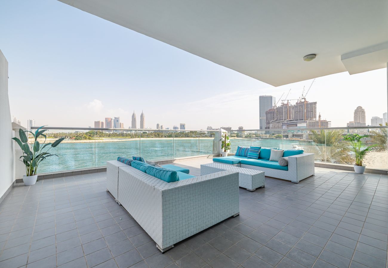 Apartment in Dubai - 117 / 2BDR + maid room / Sea view /Beach access  