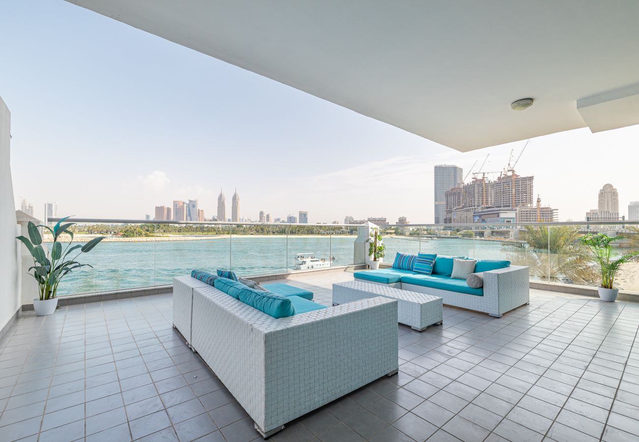 Apartment in Dubai - 117 / 2BDR + maid room / Sea view /Beach access  