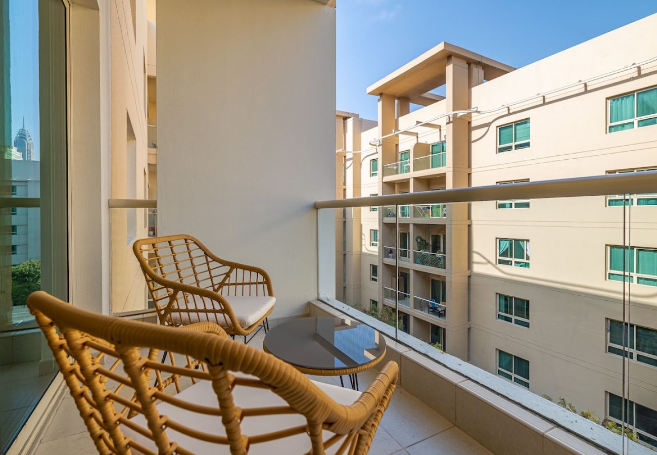 Apartment in Dubai - Great 1BDR Apartment in The Greens / Close to Dubai Marina 