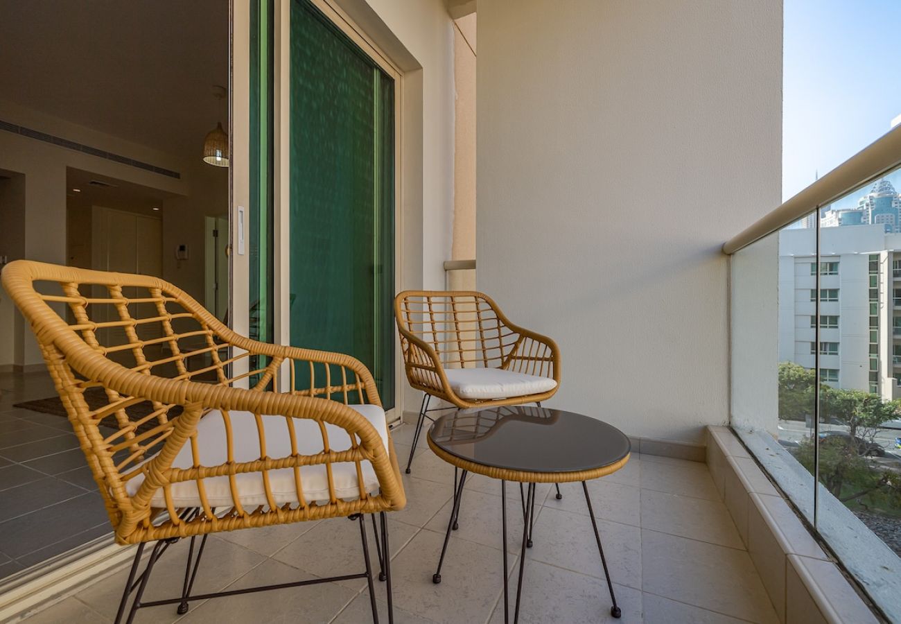 Apartment in Dubai - Great 1BDR Apartment in The Greens / Close to Dubai Marina 