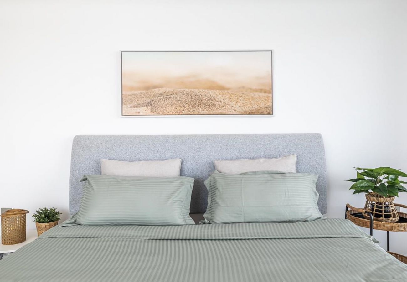 Apartment in Dubai - 317 / 2BDR+maid room / Sea view / The Palm 