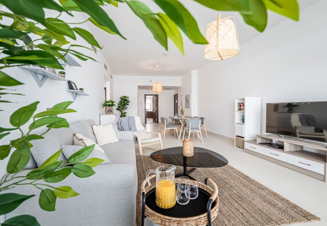 Apartment in Dubai - 317 / 2BDR+maid room / Sea view / The Palm 