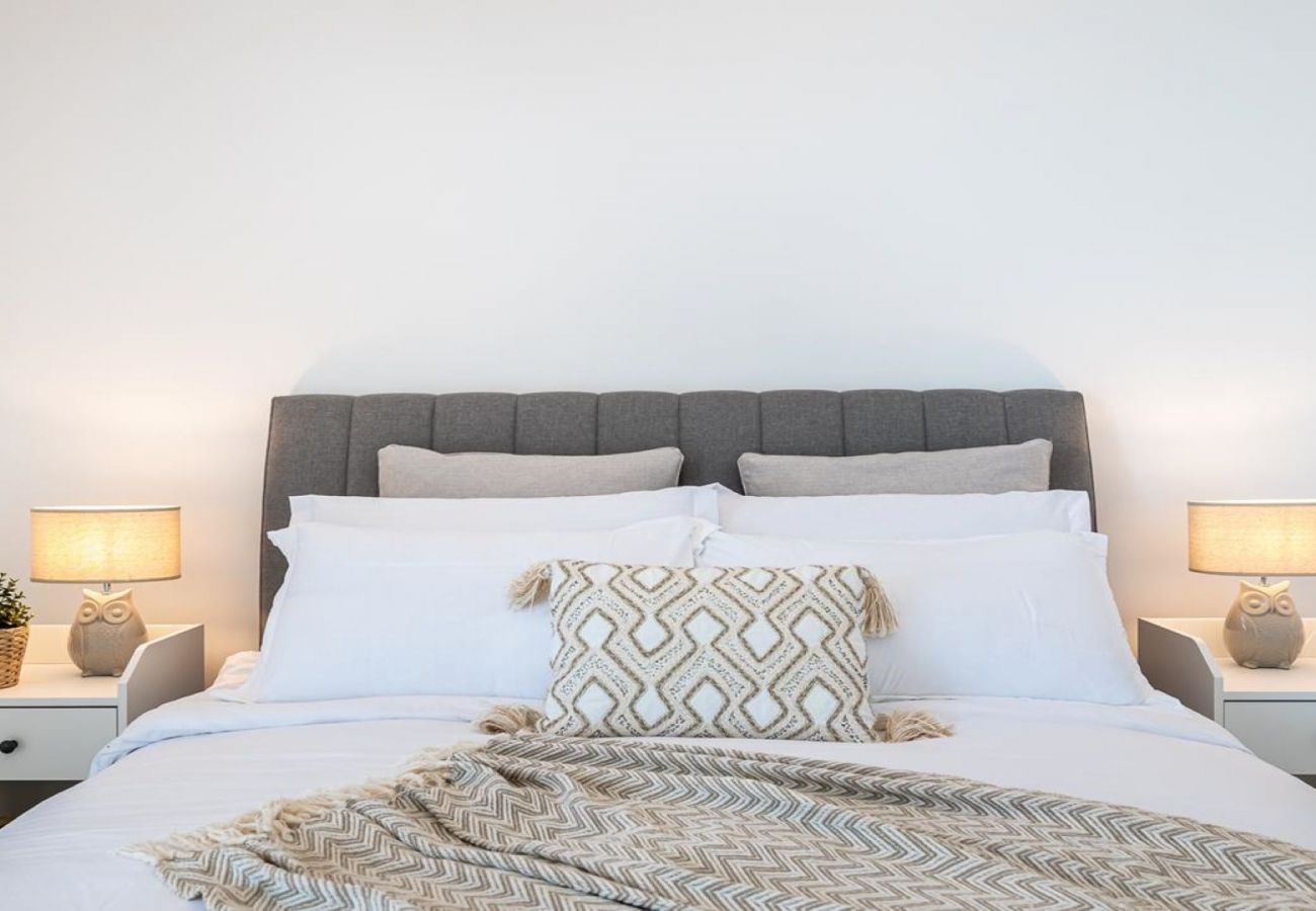 Apartment in Dubai - 317 / 2BDR+maid room / Sea view / The Palm 