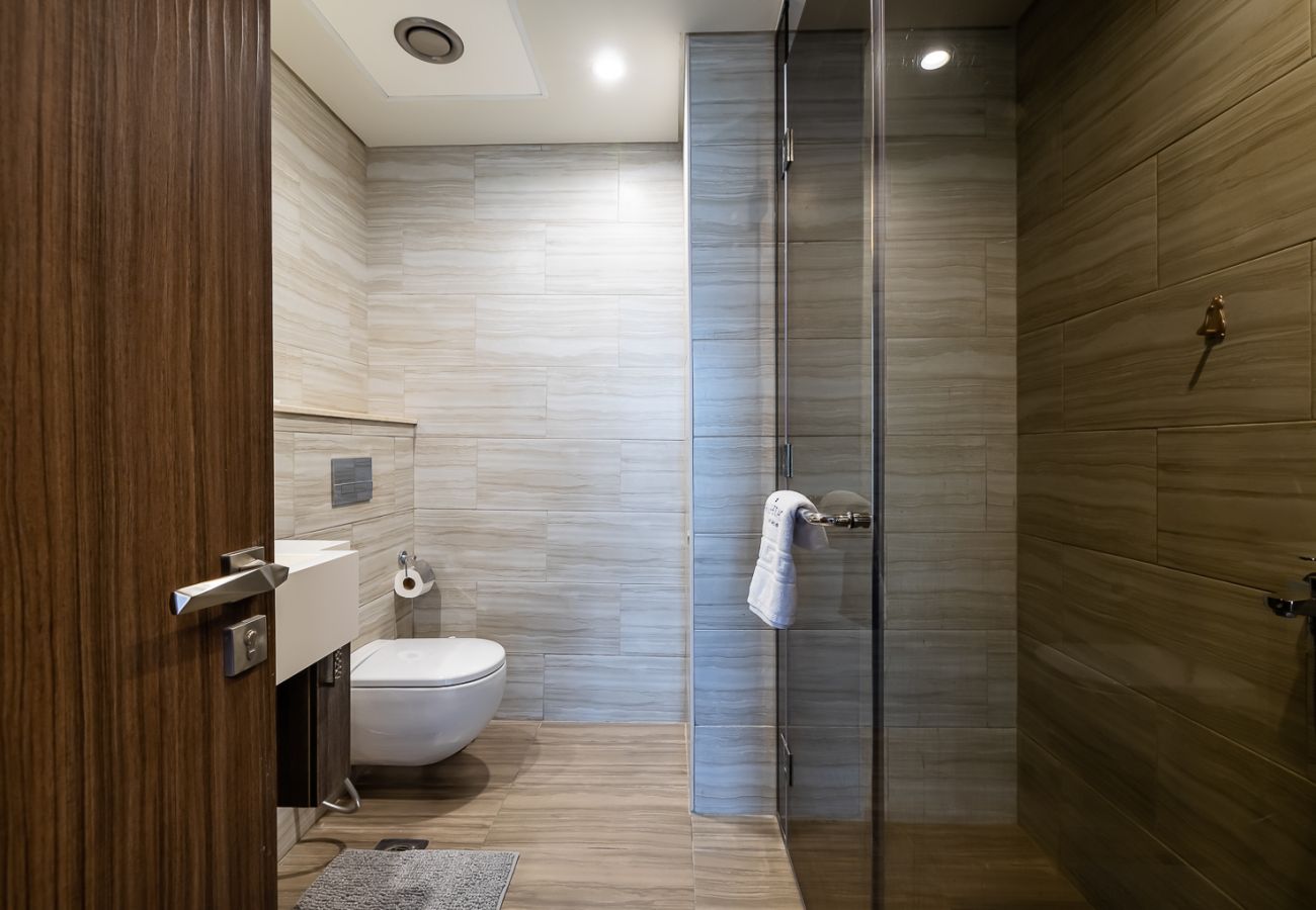 Apartment in Dubai - Comfortable Living I 2-Bedroom Apartment at MBL Residences, JLT