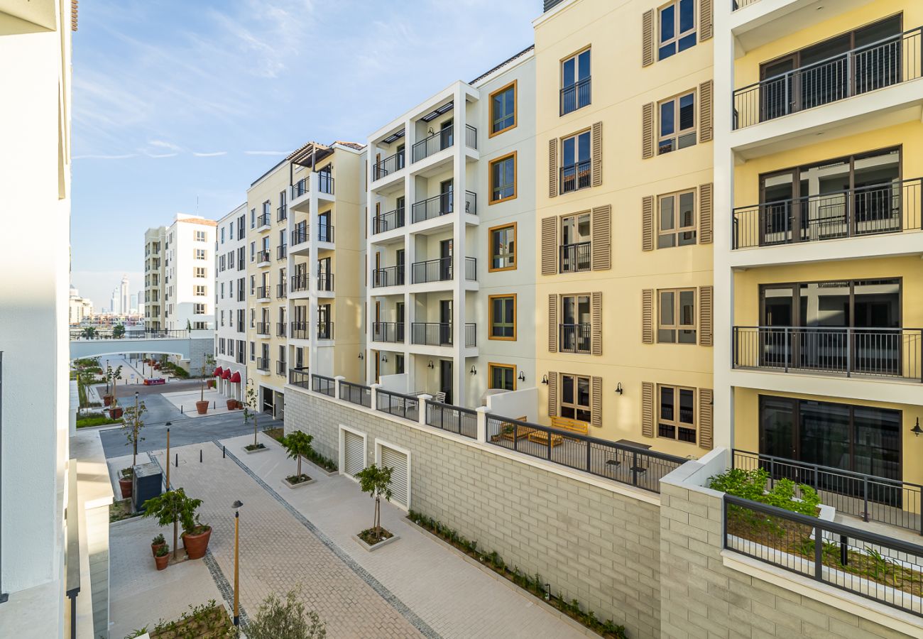 Apartment in Dubai - Chic 1-Bedroom Apartment with Stunning Views in La Mer