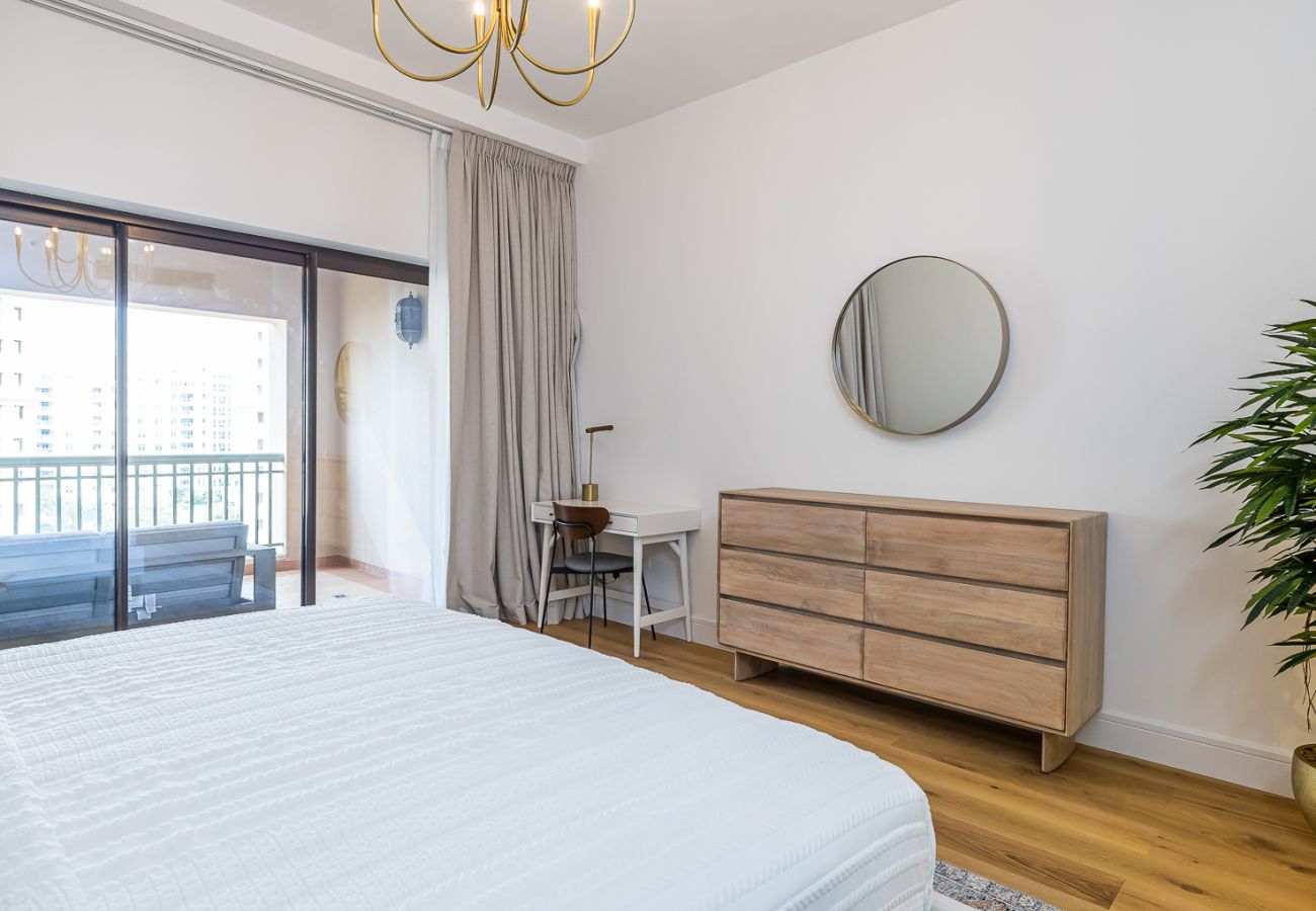Apartment in Dubai - Spacious 2-Bedroom Apartment with Balcony on The Palm – Golden Mile 509 