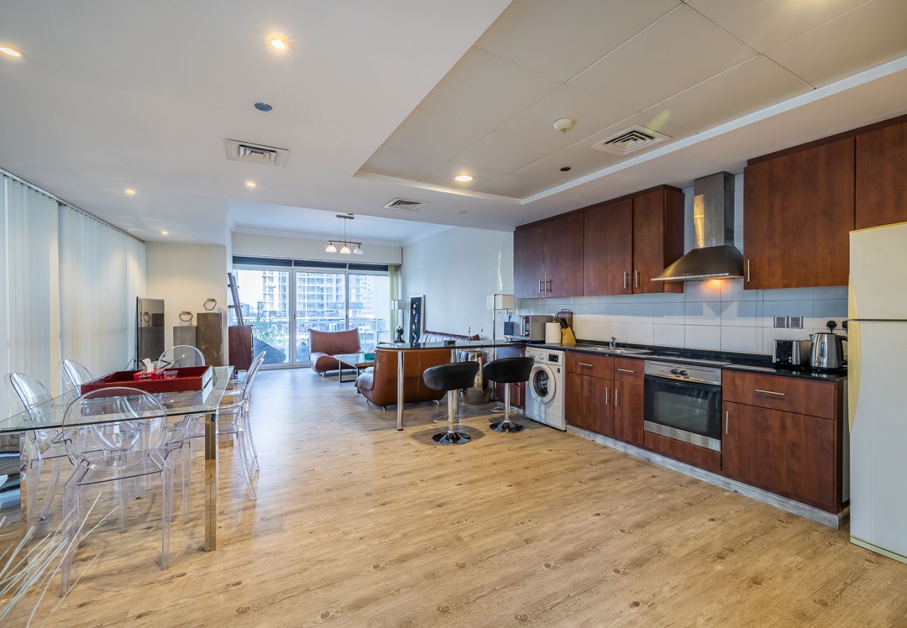 Apartment in Dubai - Stylish 1-Bedroom Apartment with Lake Views in JLT – Lake View Tower