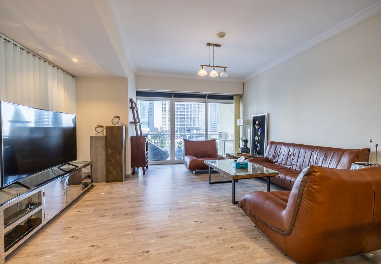Apartment in Dubai - Stylish 1-Bedroom Apartment with Lake Views in JLT – Lake View Tower