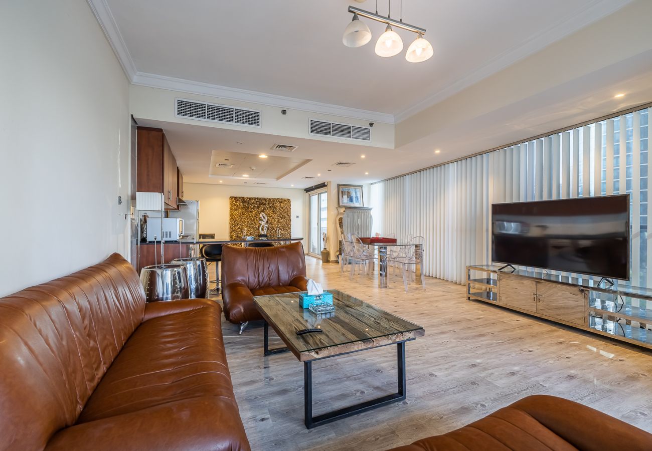 Apartment in Dubai - Stylish 1-Bedroom Apartment with Lake Views in JLT – Lake View Tower