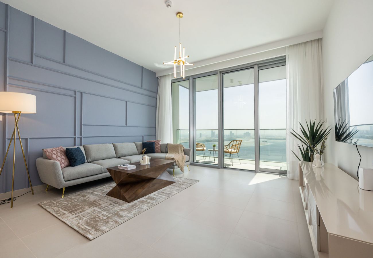 Apartment in Dubai - Luxurious 2-Bedroom Apartment with Burj Khalifa & Waterfront Views 