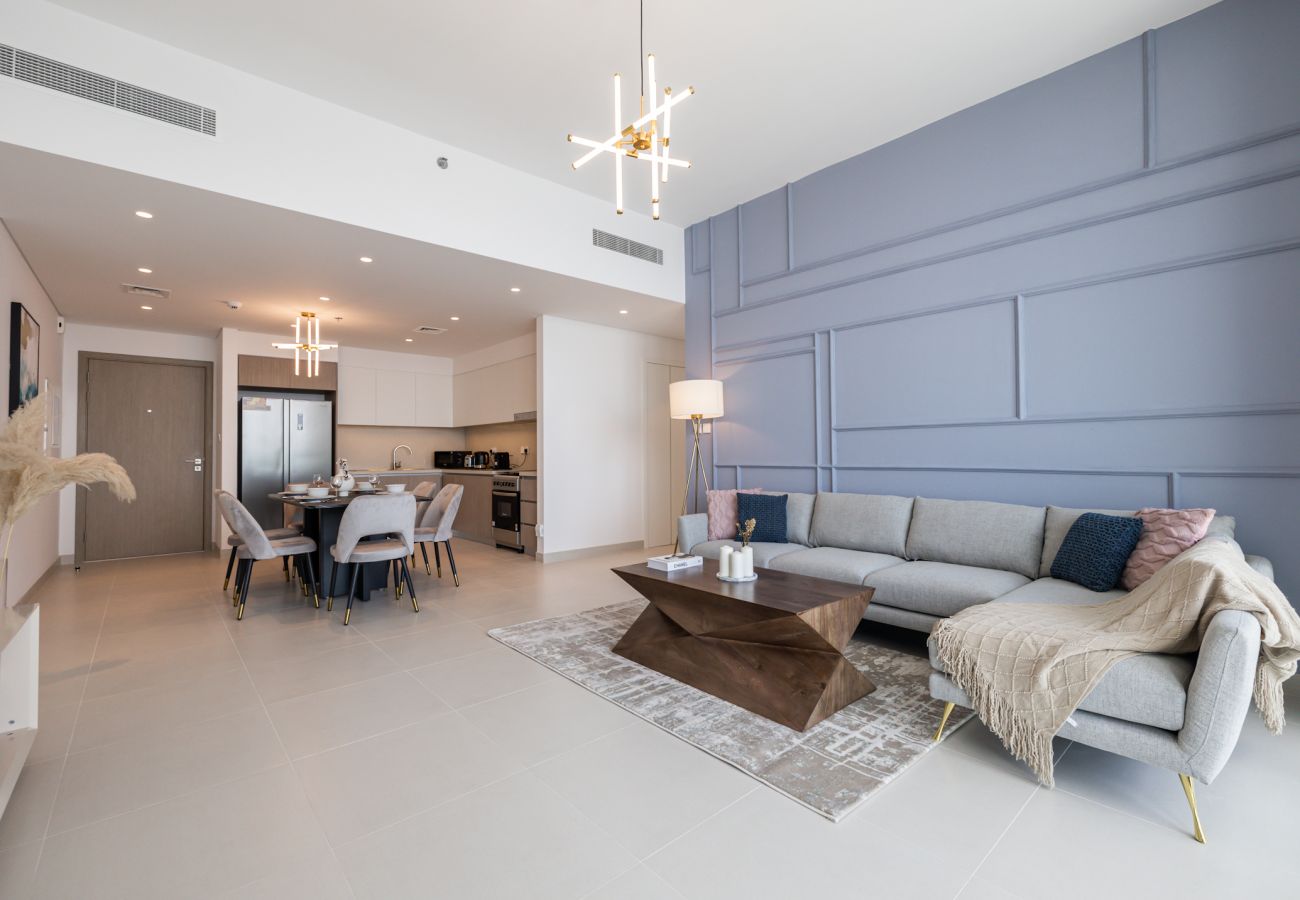 Apartment in Dubai - Luxurious 2-Bedroom Apartment with Burj Khalifa & Waterfront Views 