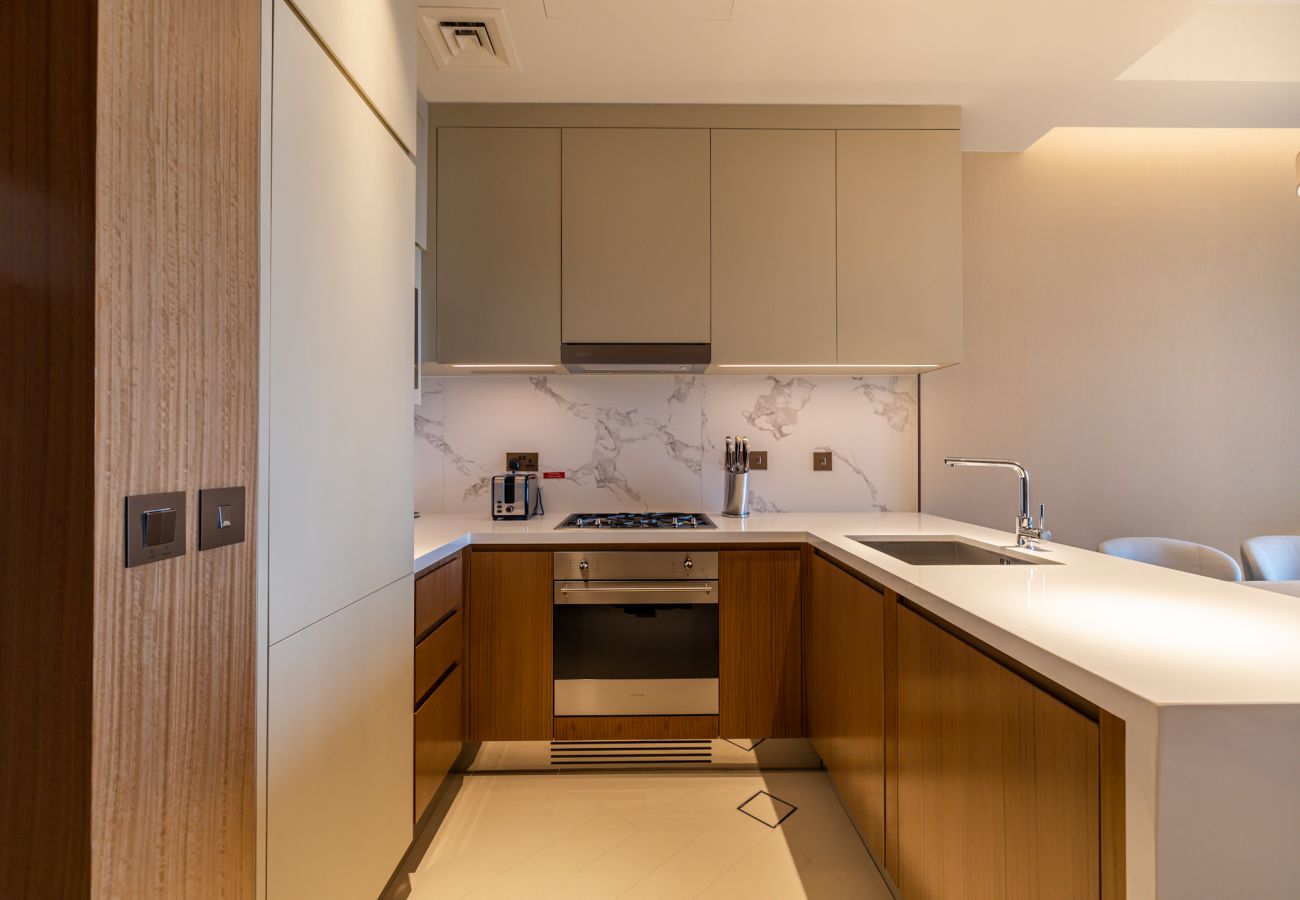 Apartment in Dubai - Elegant 1-Bedroom Apartment in Downtown Dubai – Address Opera