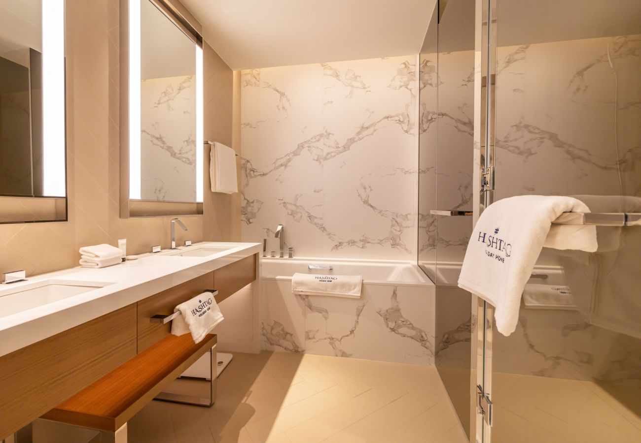 Apartment in Dubai - Elegant 1-Bedroom Apartment in Downtown Dubai – Address Opera