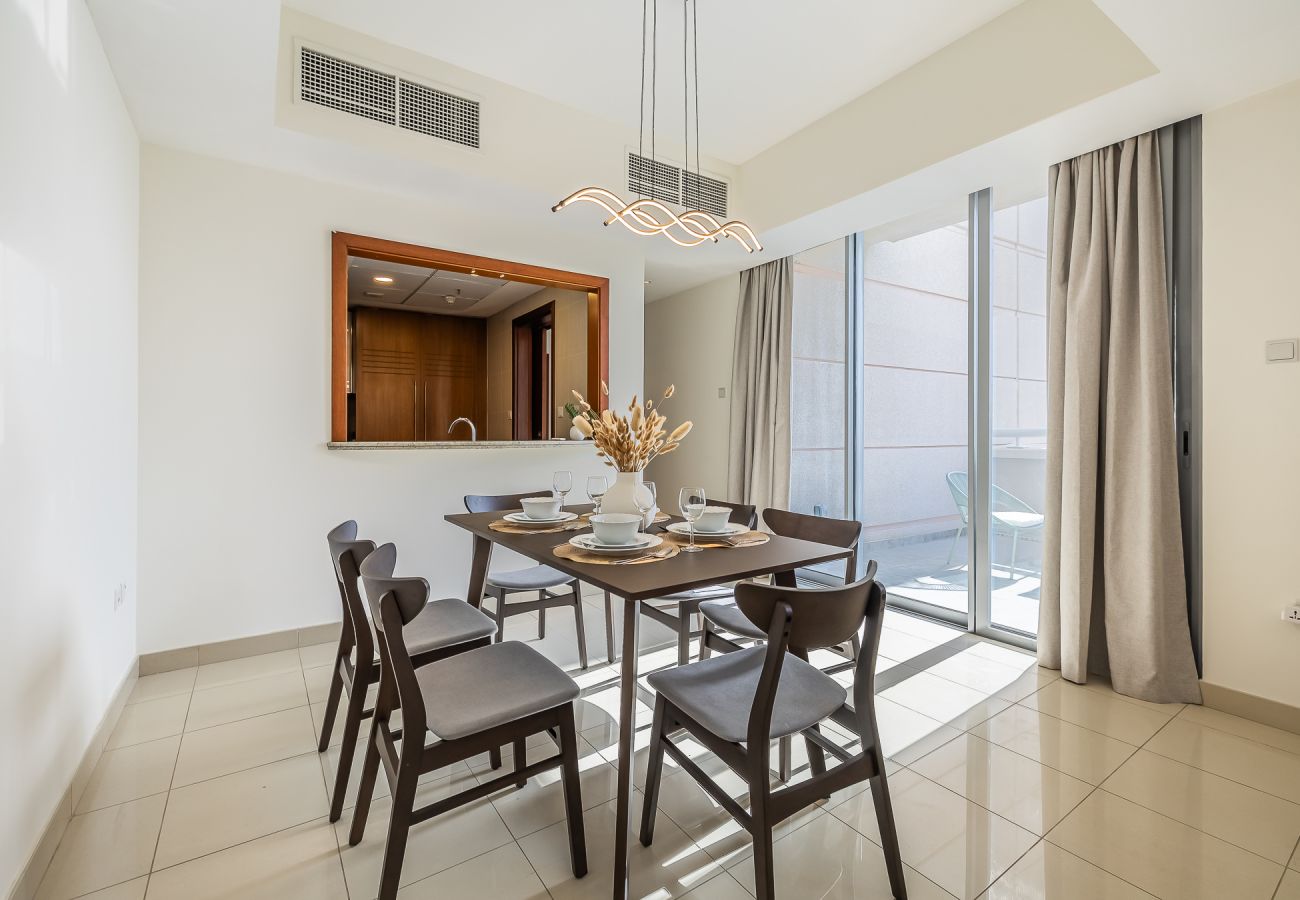Apartment in Dubai - Spacious 3-Bedroom Apartment with Stunning Downtown City Views