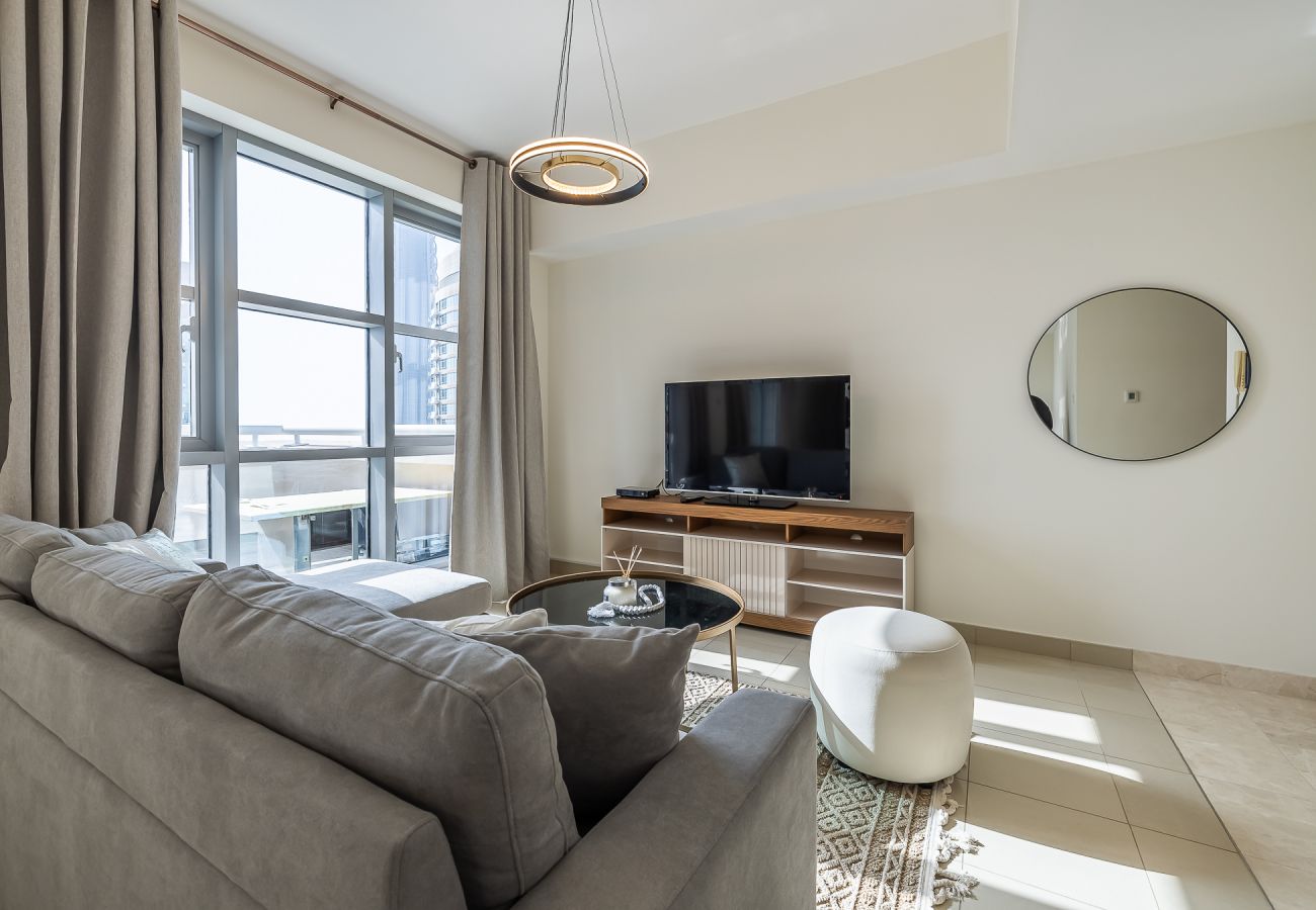 Apartment in Dubai - Spacious 3-Bedroom Apartment with Stunning Downtown City Views