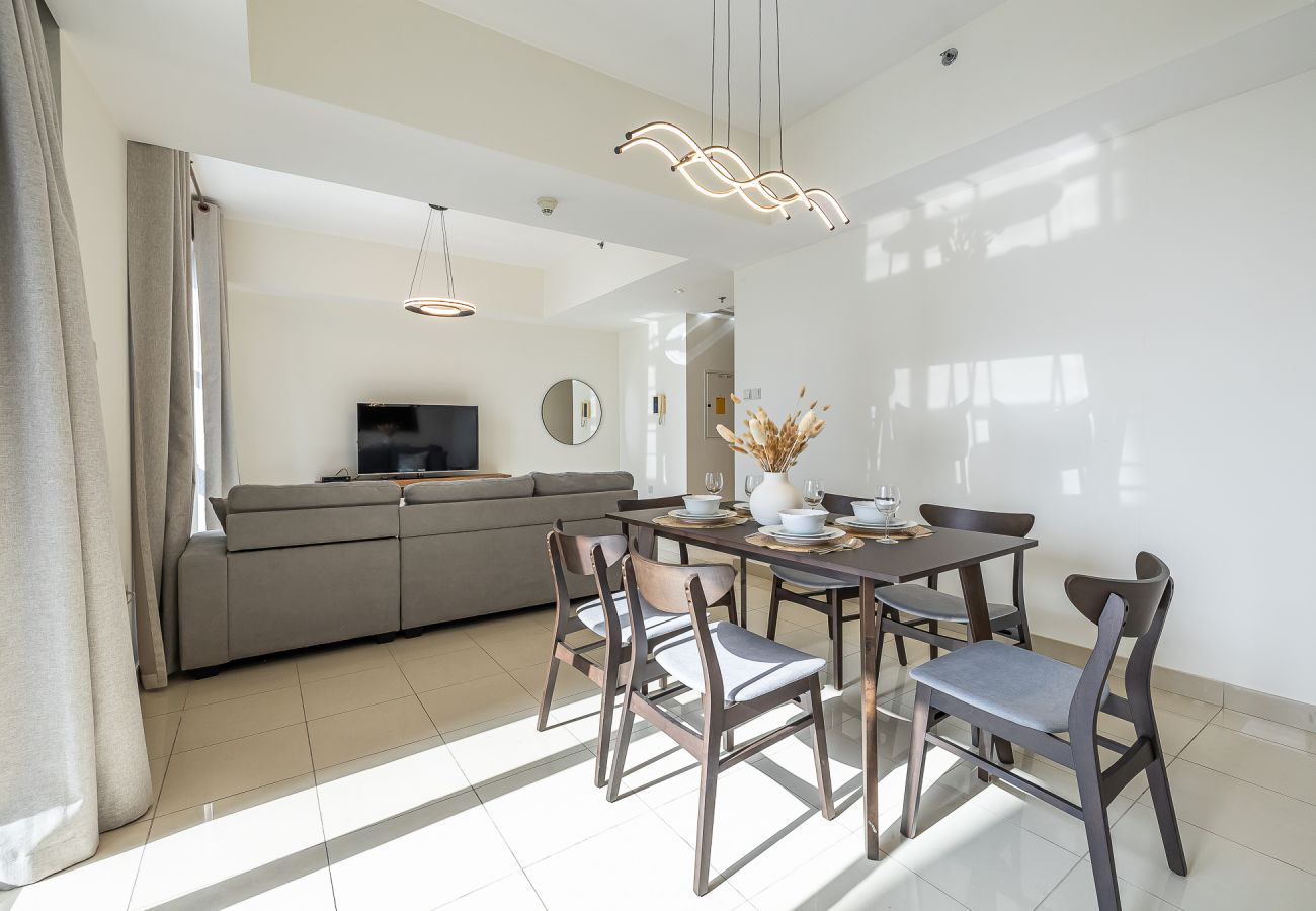 Apartment in Dubai - Spacious 3-Bedroom Apartment with Stunning Downtown City Views