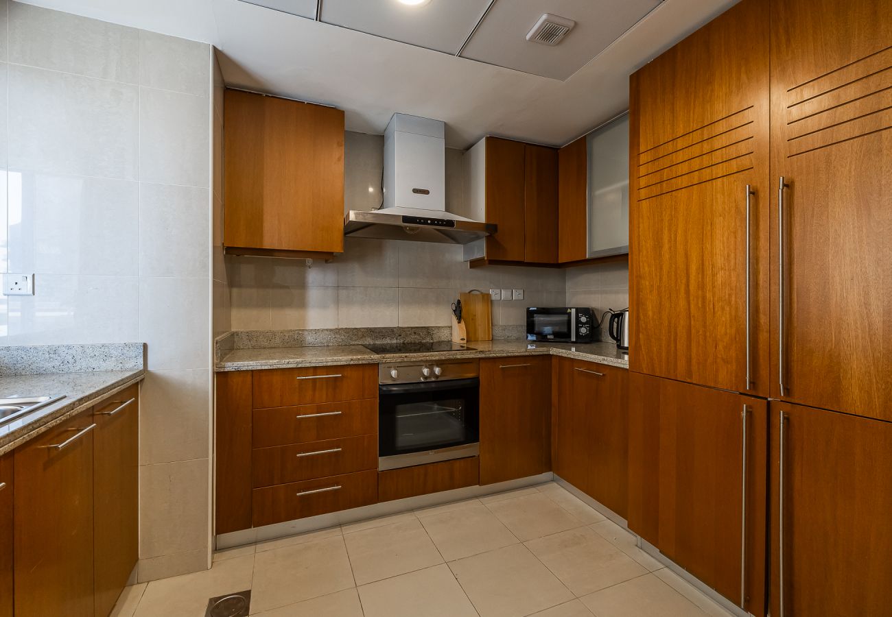 Apartment in Dubai - Spacious 3-Bedroom Apartment with Stunning Downtown City Views