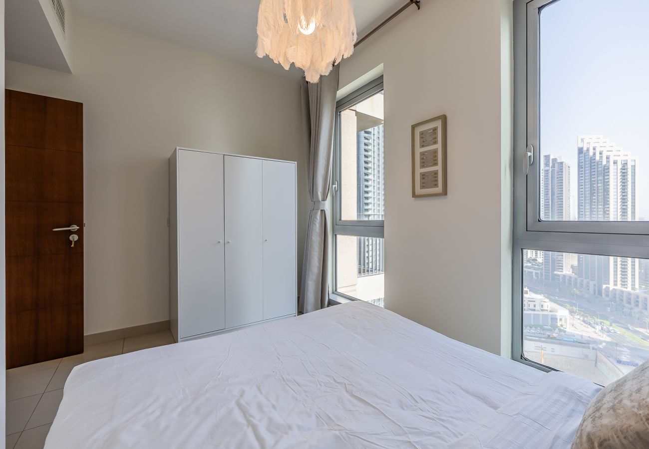 Apartment in Dubai - Spacious 3-Bedroom Apartment with Stunning Downtown City Views