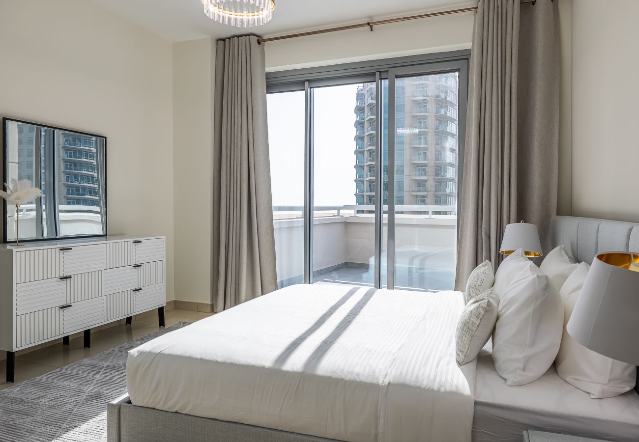 Apartment in Dubai - Spacious 3-Bedroom Apartment with Stunning Downtown City Views